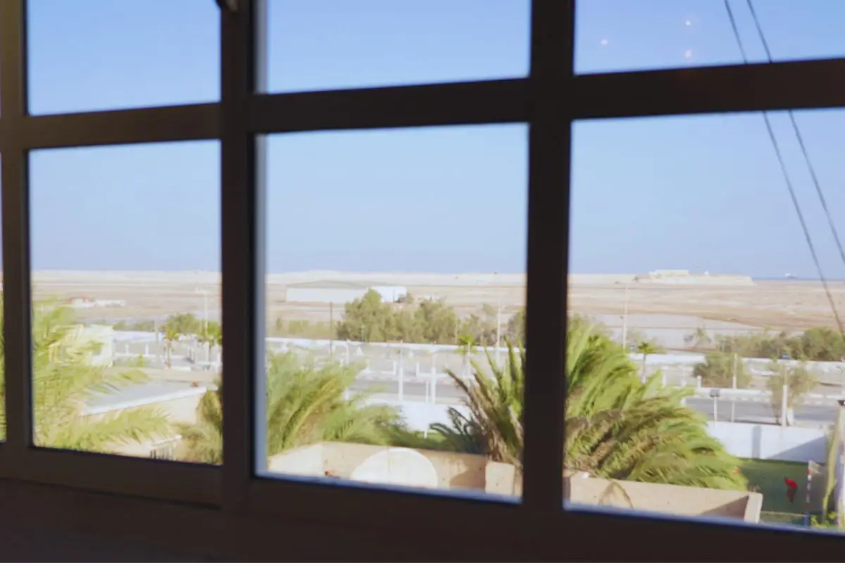 Hotel Prestige Fachada Nouadhibou Mauritania Vista Desde La Habitación Min
